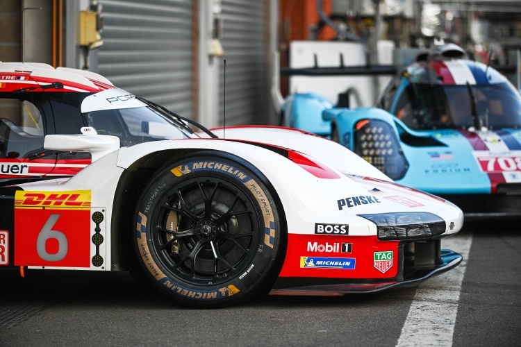 Ein Porsche 963 mit Reifen von Michelin