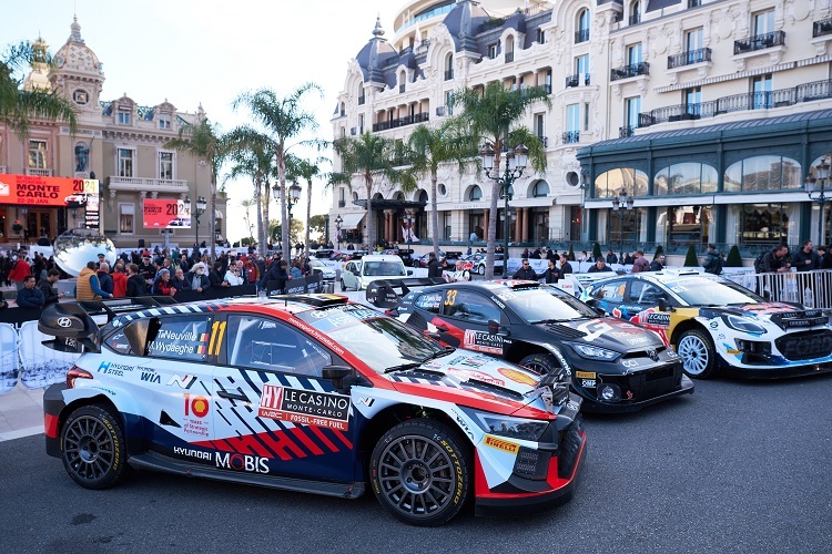 Die aktuellen Rally1-Fahrzeuge noch mit Hybrid