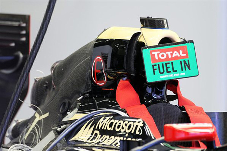 Total hat für die Renault-Teams in Barcelona den neuen Sprit eingefüllt
