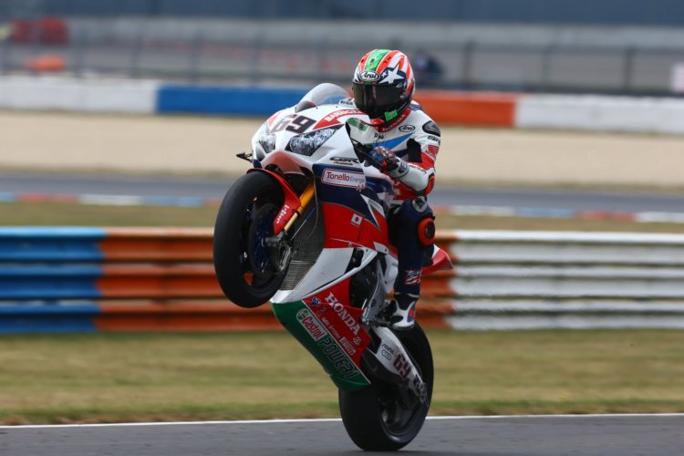 Ob die neue Honda auch Wheelie-taulich ist? Nicky Hayden wird es bald testen