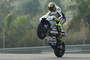 Für SPEEDWEEK.com ist Valentino Rossi immer zu einem Wheelie aufgelegt
