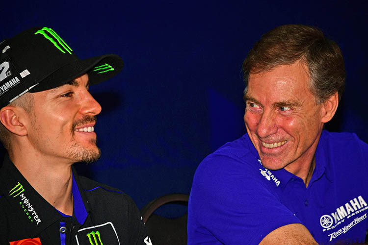 Maverick Viñales beim Sepang-Test 2020 mit Lin Jarvis