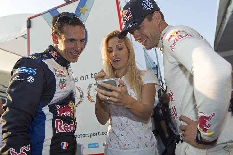 Sébastien Ogier (re.) mit Gattin Andrea Kaiser (Mi) und Beifahrer Julien Ingrassia