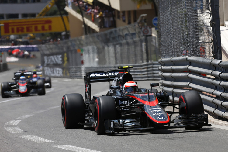 Jenson Button vor Fernando Alonso