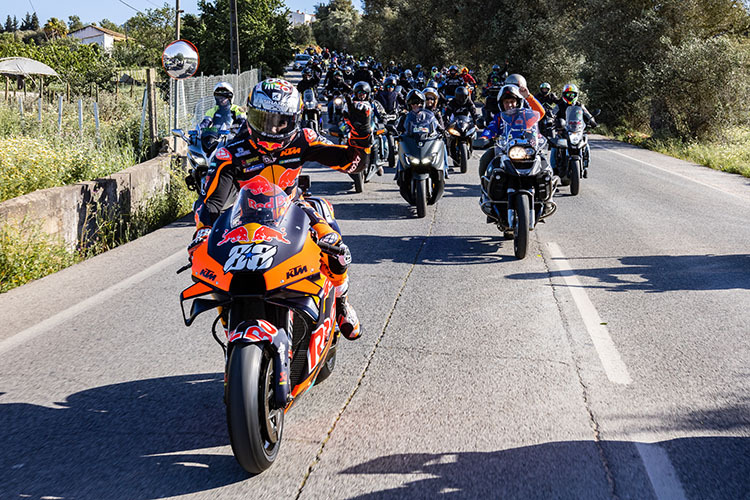 Auf den öffentlichen Straßen war die MotoGP-KTM schwierig zu fahren
