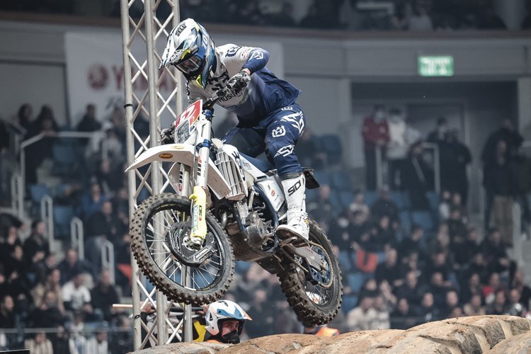 Billy Bolt gewann die Premiere der SuperEnduro-WM in Isreal