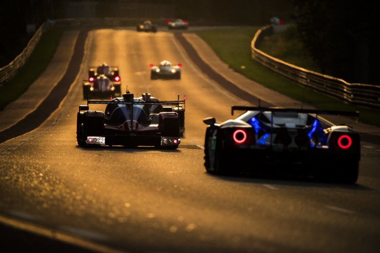 Vor allem in Dämmerung und Dunkelheit lassen sich LMP und GTE in Le Mans teilweise schwer unterscheiden