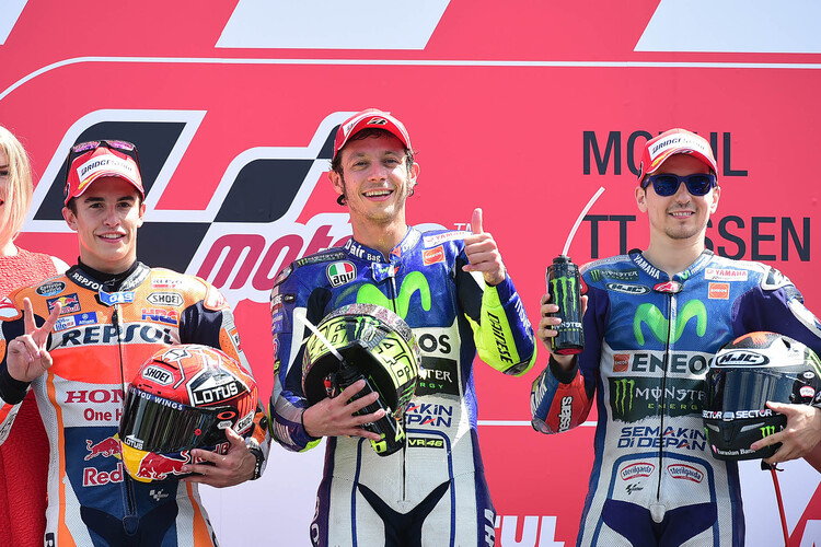 Das Podest: Marc Márquez neben Sieger Rossi und Jorge Lorenzo