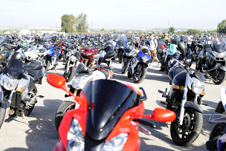 Tausende Fans reisten mit dem eigenen Motorrad an