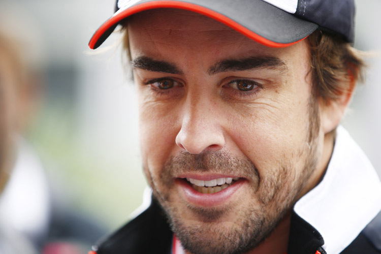  Fernando Alonso: «Ich bremste extra spät, sonst hätte Felipe Massa mich nicht gesehen»