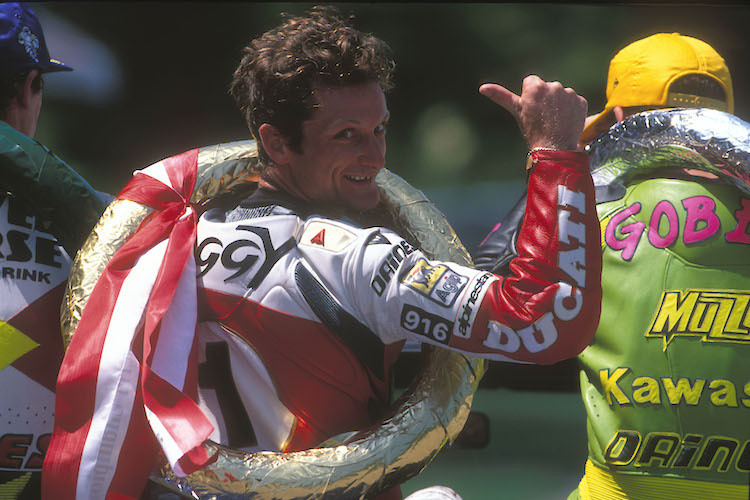 Auch Carl Fogarty gehört bei den Superbike-Klassikern zu den Protagonisten 