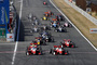 Start zum ersten Zandvoort-Lauf: Ralf Aron zieht an Guanyu Zhou vorbei, hinter dem Esten fährt Mick Schumacher