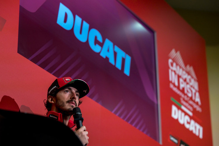Pecco Bagnaia und seine Ducati-Werks-Kollegen stehen am Montag im Mittelpunkt