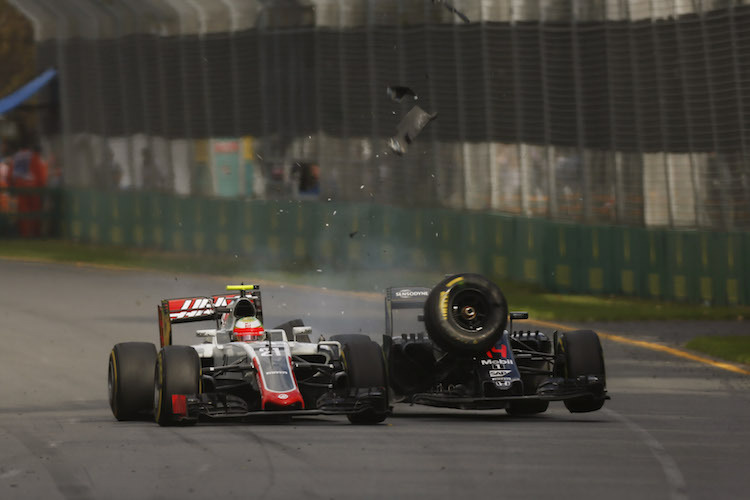 Der Crash von Esteban Gutiérrez und Fernando Alonso