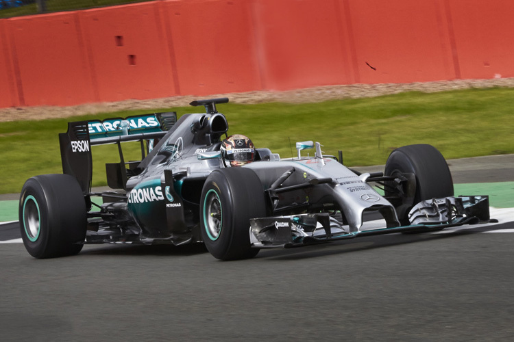 Esteban Ocon war auch am zweiten Testtag auf dem Silvestone Circuit fleissig