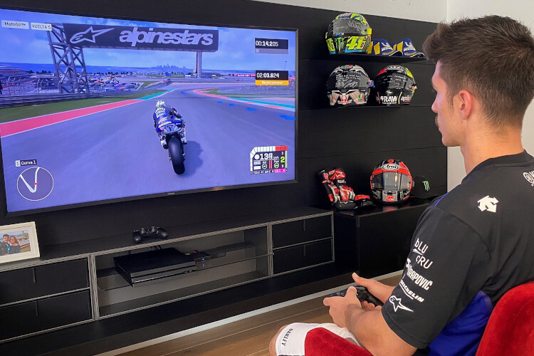 Maverick Viñales trainiert für seinen ersten großen eSports-Auftritt am Sonntag