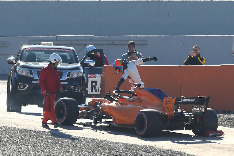 Fernando Alonso musste seinen Renner am Streckenrand parken