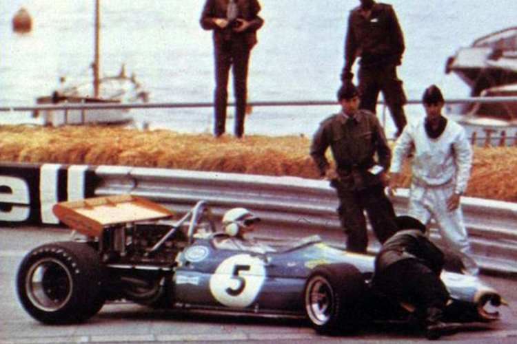 Jack Brabham kurz vor Schluss des Monaco-GP
