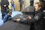 Auch Batman erhält ein Autogramm
