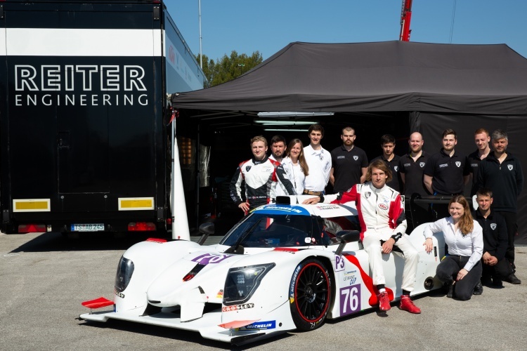 Das Team von Reiter Engineering zusammen mit dem Ligier JS P320 und Freddie Hunt (sitzend)