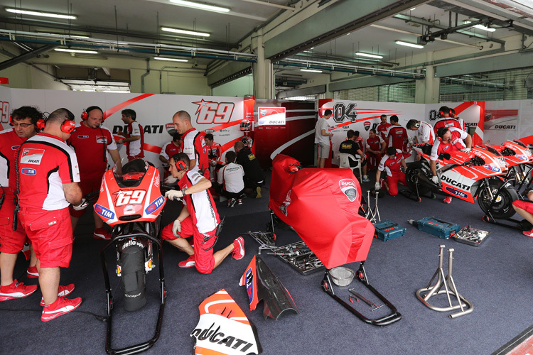 Noch eine Baustelle: die Ducati-Box