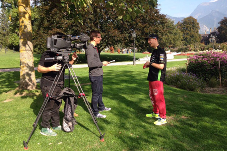 Domi Aegerter beim TV-Interview in Baz Ragaz