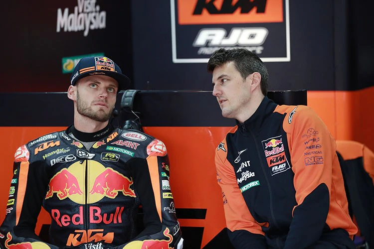 Brad Binder mit Andres Madrid, damals noch in der Ajo-Box