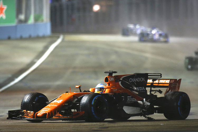 Fernando Alonso mit dem kaputten McLaren-Honda