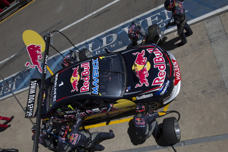 Beim Boxenstopp verlor Champion Jamie Whincup die Führung