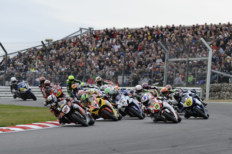 Start in die Saison 2011 - Brands Hatch