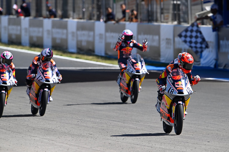 Angel Piqueras siegt im ersten Lauf des Rookies Cup in Jerez