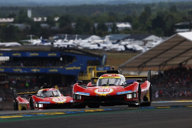 Die beiden Ferrari 499P bei den 24h Le Mans 2024