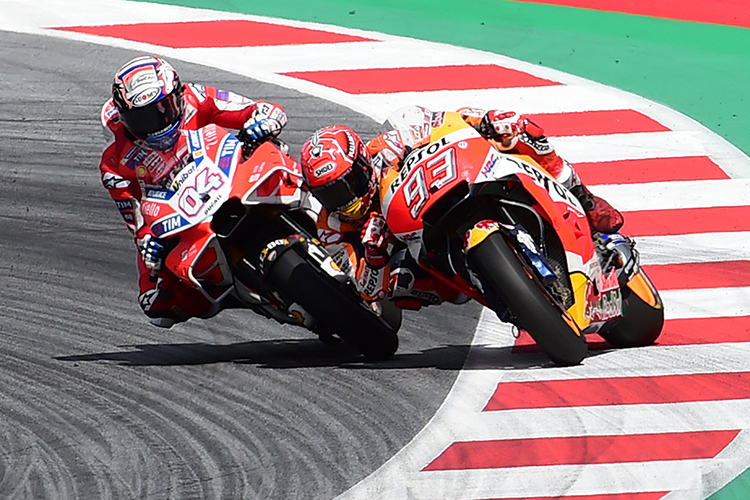 Andrea Dovizioso gegen Marc Márquez