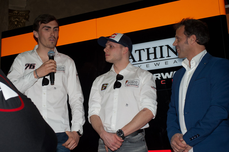 Loris Baz, Stefan Bradl und Moderator Loris Capirossi bei der Athina-Forward-Teampräsentation in Mailand