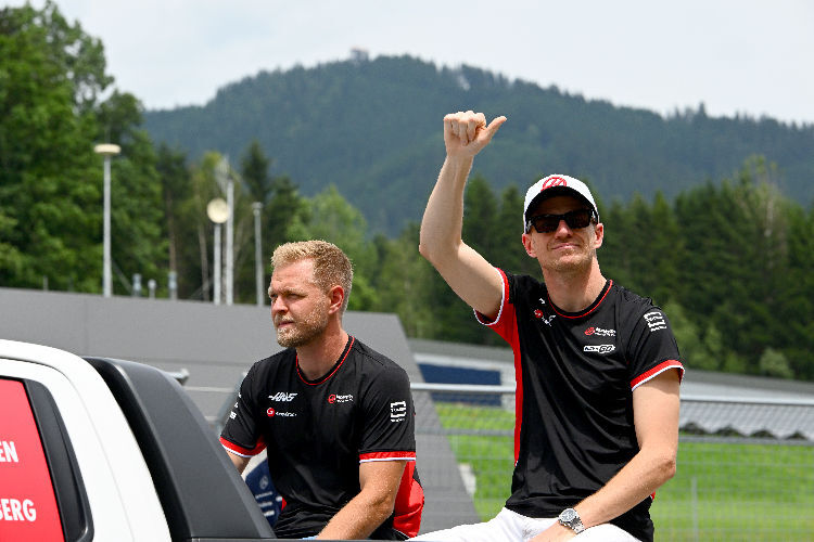 Daumen hoch bei Haas schon vor dem Rennen in der Drivers Parade - und danach auch mit doppelter Punkte-Ausbeute