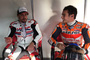Fernando Alonso holt sich ein paar Tipps bei Dani Pedrosa