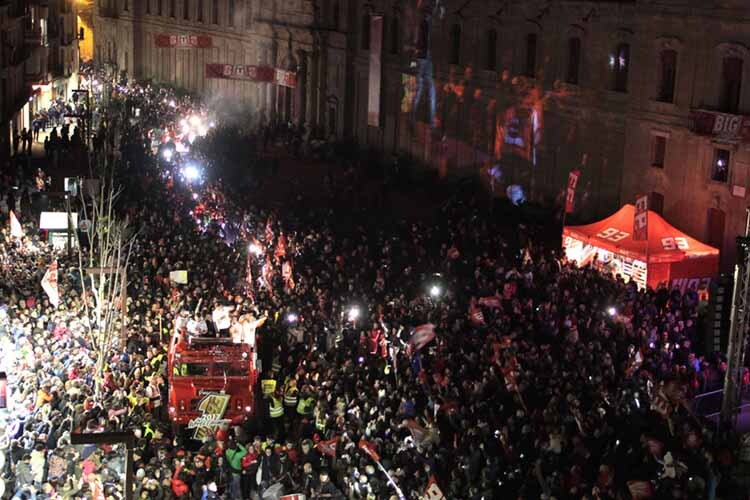 Marc Márquez feierte mit tausenden Fans in Cervera
