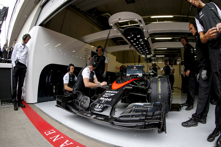 Die neue Stummelnase am McLaren-Honda von Fernando Alonso