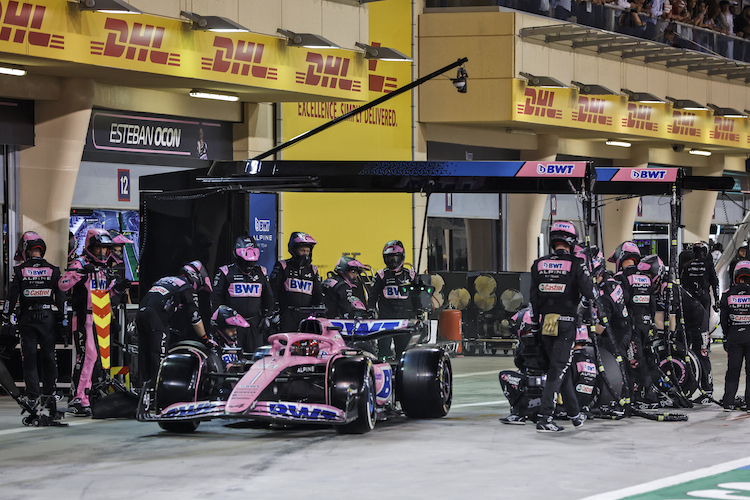 Esteban Ocon musste im Bahrain-GP gleich drei Strafen hinnehmen