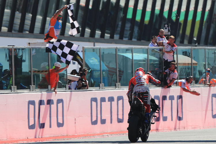 Andrea Dovizioso gewinnt das Rennen
