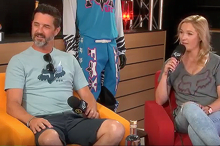 Jeff Emig und Georgia Lindsay bei der 'Fox 74 Show' im Fahrerlager von Teutschenthal