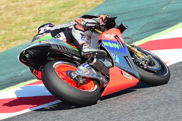 Stefan Bradl auf der Werks-Aprilia in Barcelona