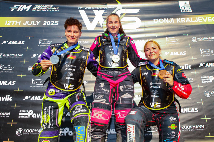 Die drei besten Speedway-Fahrerinnen (v.l.): Celina Liebmann, Hannah Grunwald und Jenny Apfelbeck