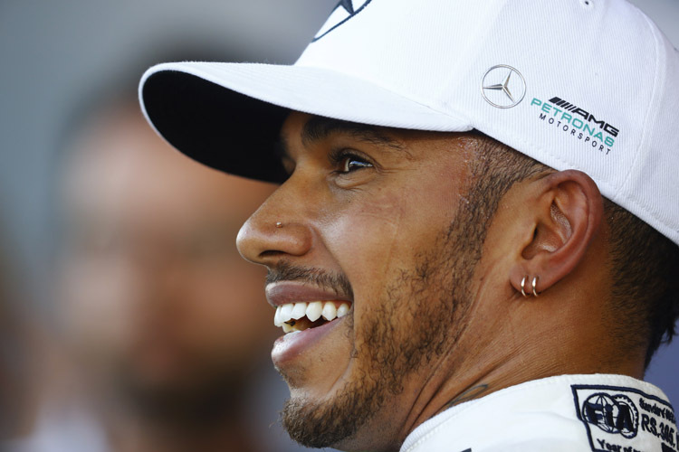 Lewis Hamilton ist im achten WM-Lauf in Baku der Gejagte