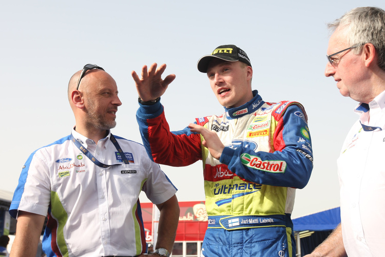 Latvala mit Quinn (l.) und Slater (r.) in Jordanien