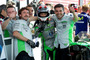 Nach dem Rennen im Parc Fermé: Die Drive-M7-Crew jubelt mit Aoyama