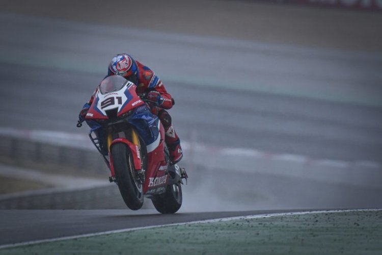 Das Regenrennen konnte Honda-Pilot Leon Haslam nicht für ein Highlight nutzen