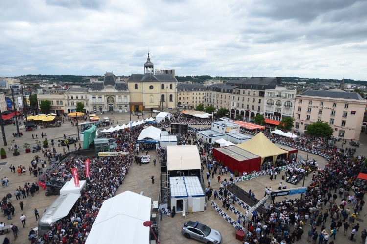 So sieht es auf dem Place de la République während der technischen Abnahme aus