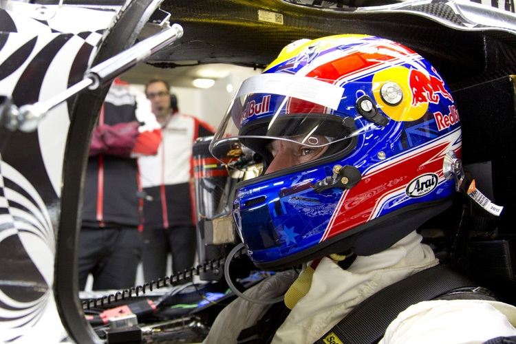 Mark Webber in seinem neuen Porsche-Sportwagen