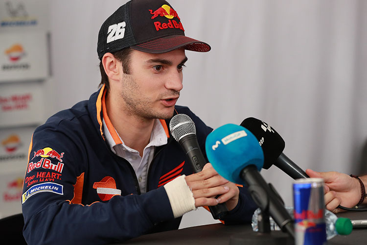 Dani Pedrosa: die rechte Hand ist bandagiert